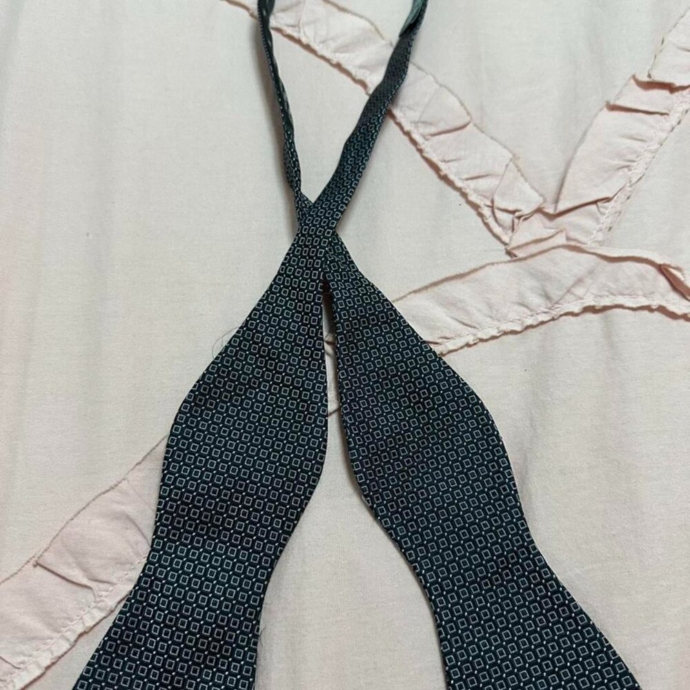 Daniel Cremieux Signature Collection 100% Silk Bow Tie.